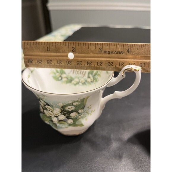 Royal Albert Flower of the Month "Lily of the Valley - May" Teacup & Saucer Set - Picture 9 of 11